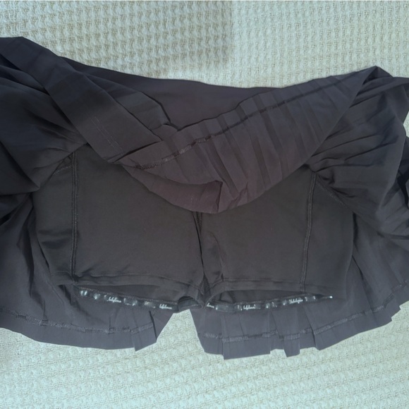 Lululemon Pleat To Street Skirt - Black - Size 8 - EUC - Picture 3 of 8